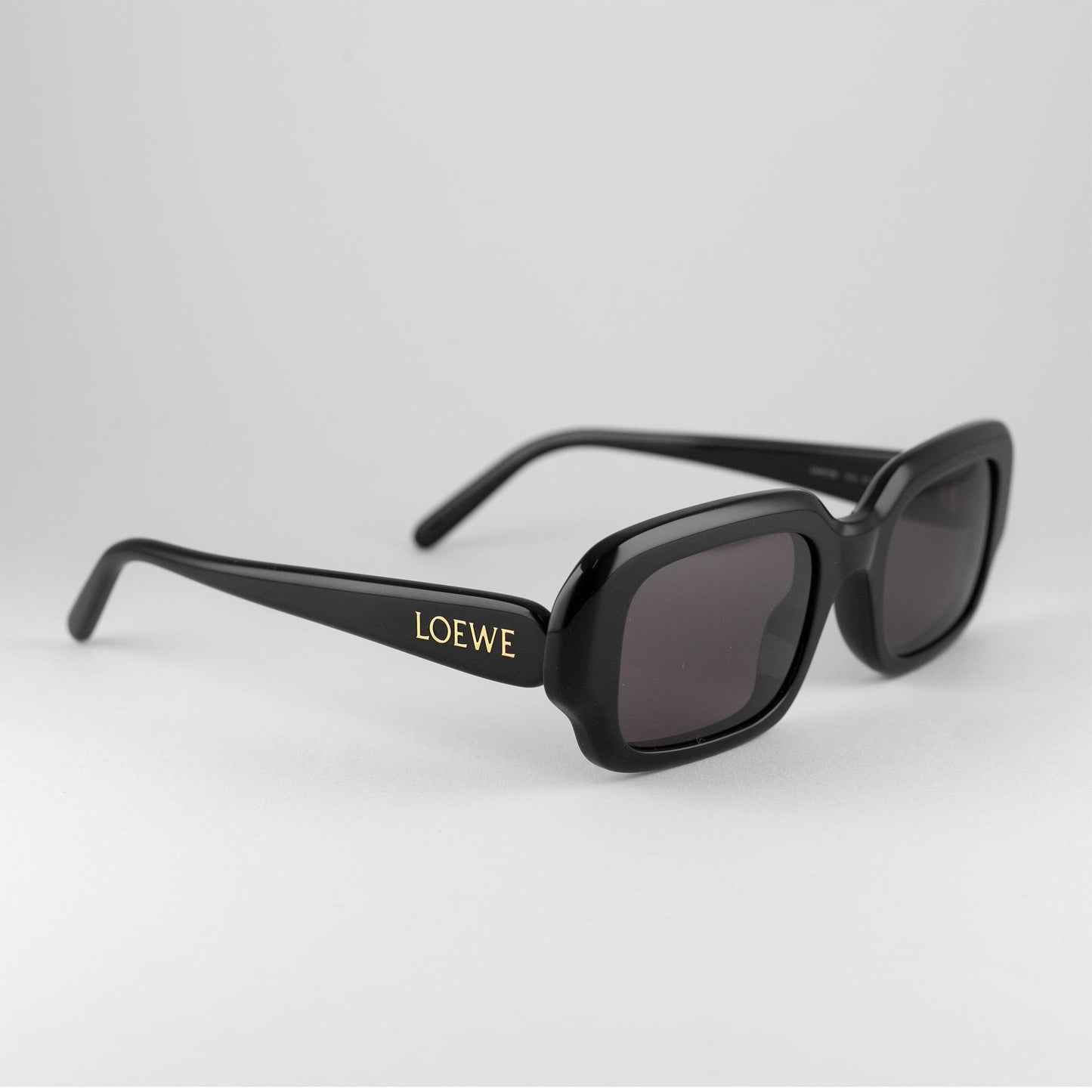 Occhiale da sole Loewe LW40158I 01A Black - lato - Shop Ottica Mineo