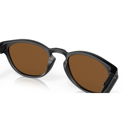 Occhiali da sole Oakley Latch OO9265 926555 Nero Opaco rotondi
