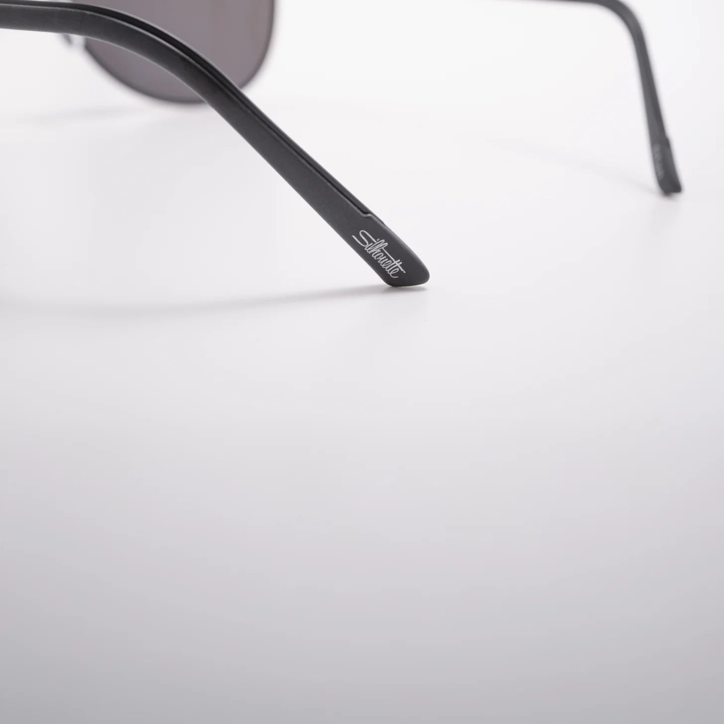 Occhiale da sole Silhouette Ring 8719 75 9040 Pure Black - dettaglio - Shop Ottica Mineo