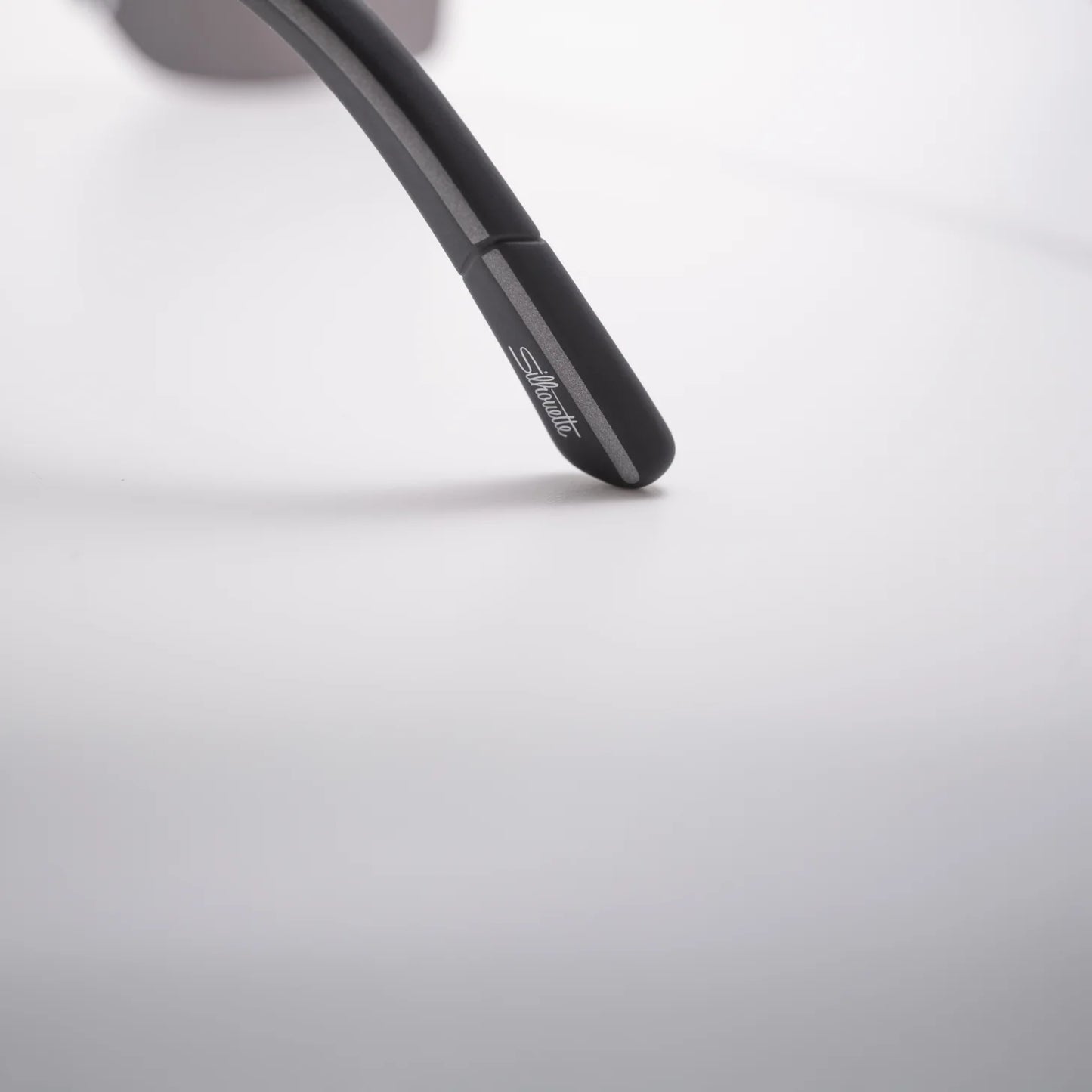 Occhiale da sole Silhouette Spielberg 8722 75 9040 Pure Black - dettaglio - Shop Ottica Mineo