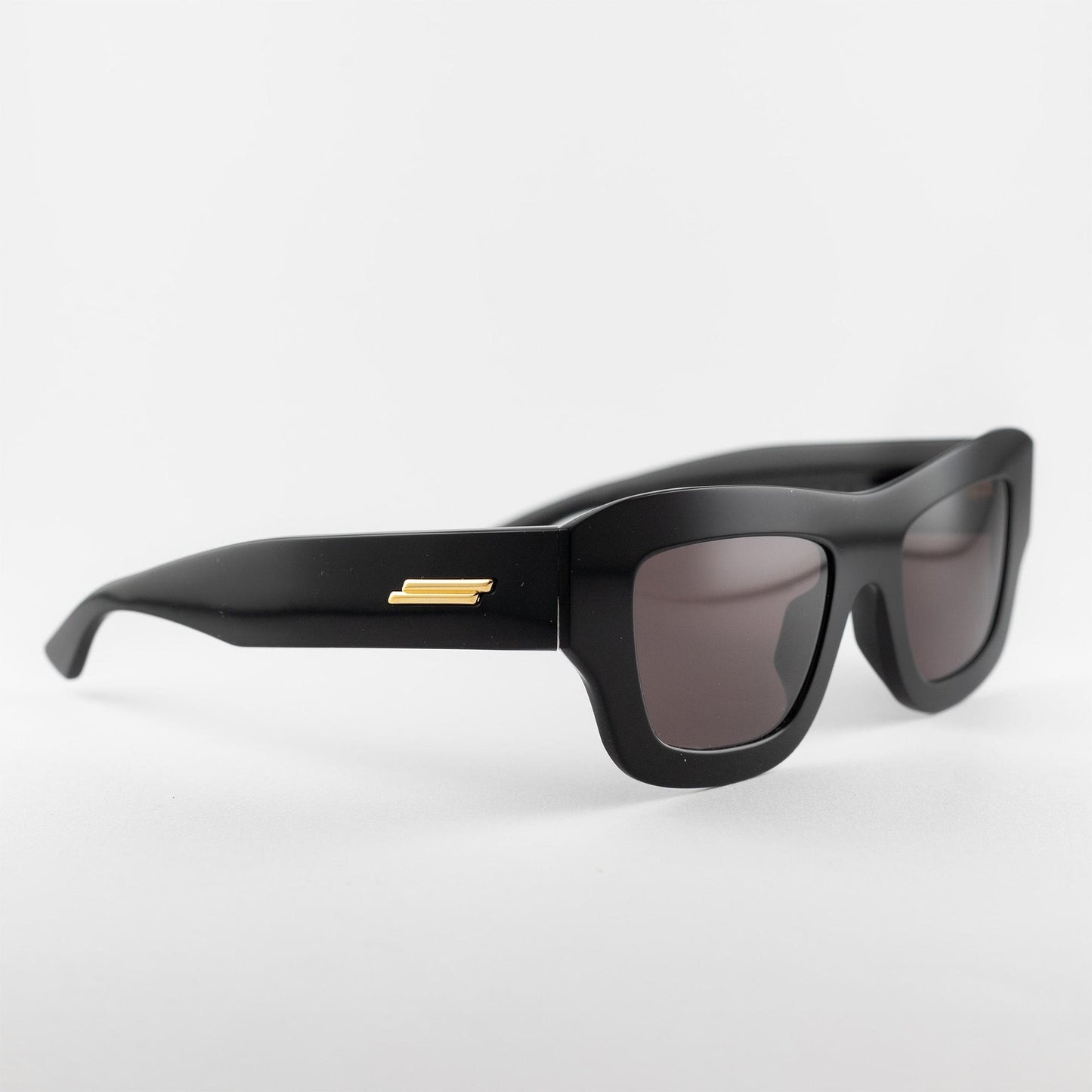 Occhiale da sole Bottega Veneta BV1357S 001 Black - lato - Shop Ottica Mineo