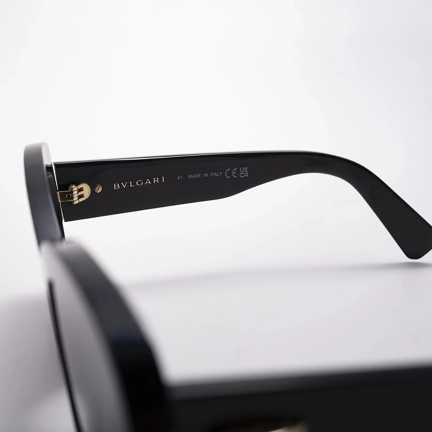 Occhiale da sole Bulgari BV40046I 01B Black - dettaglio - Shop Ottica Mineo