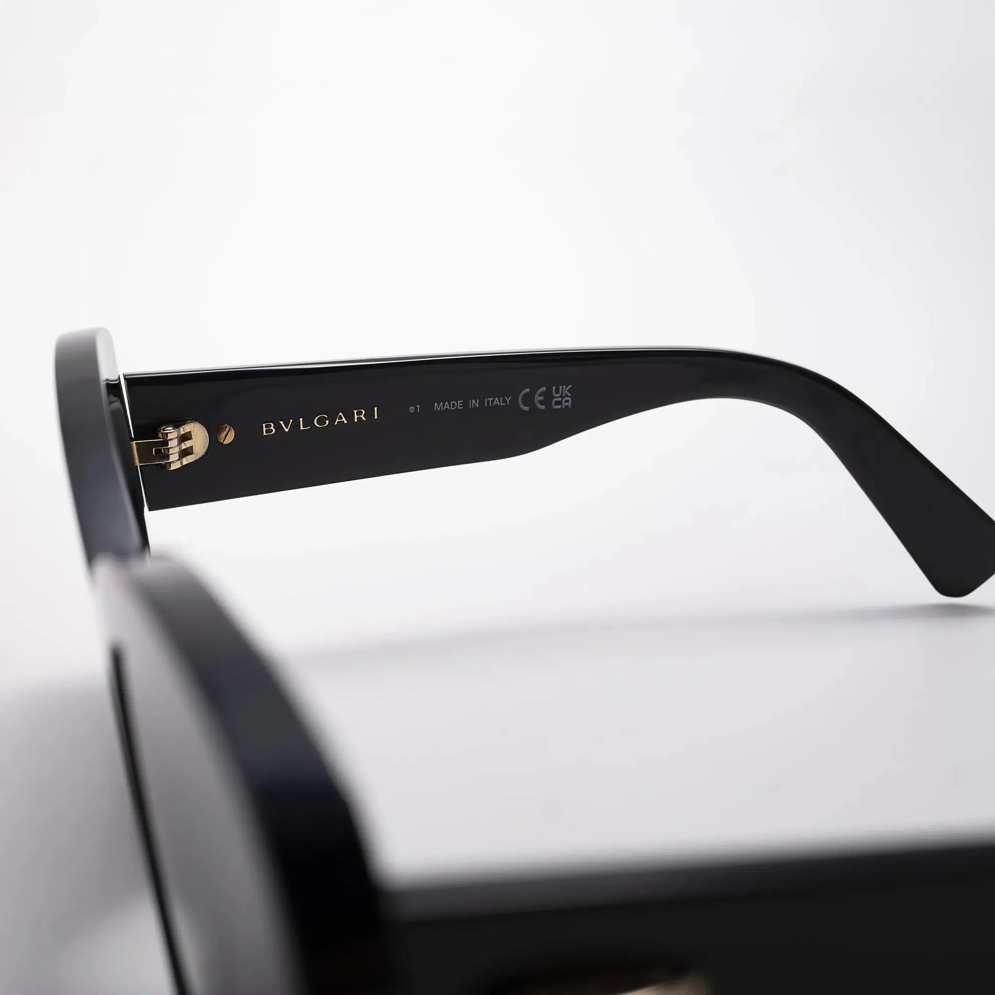 Occhiale da sole Bulgari BV40046I 01B Black - dettaglio - Shop Ottica Mineo