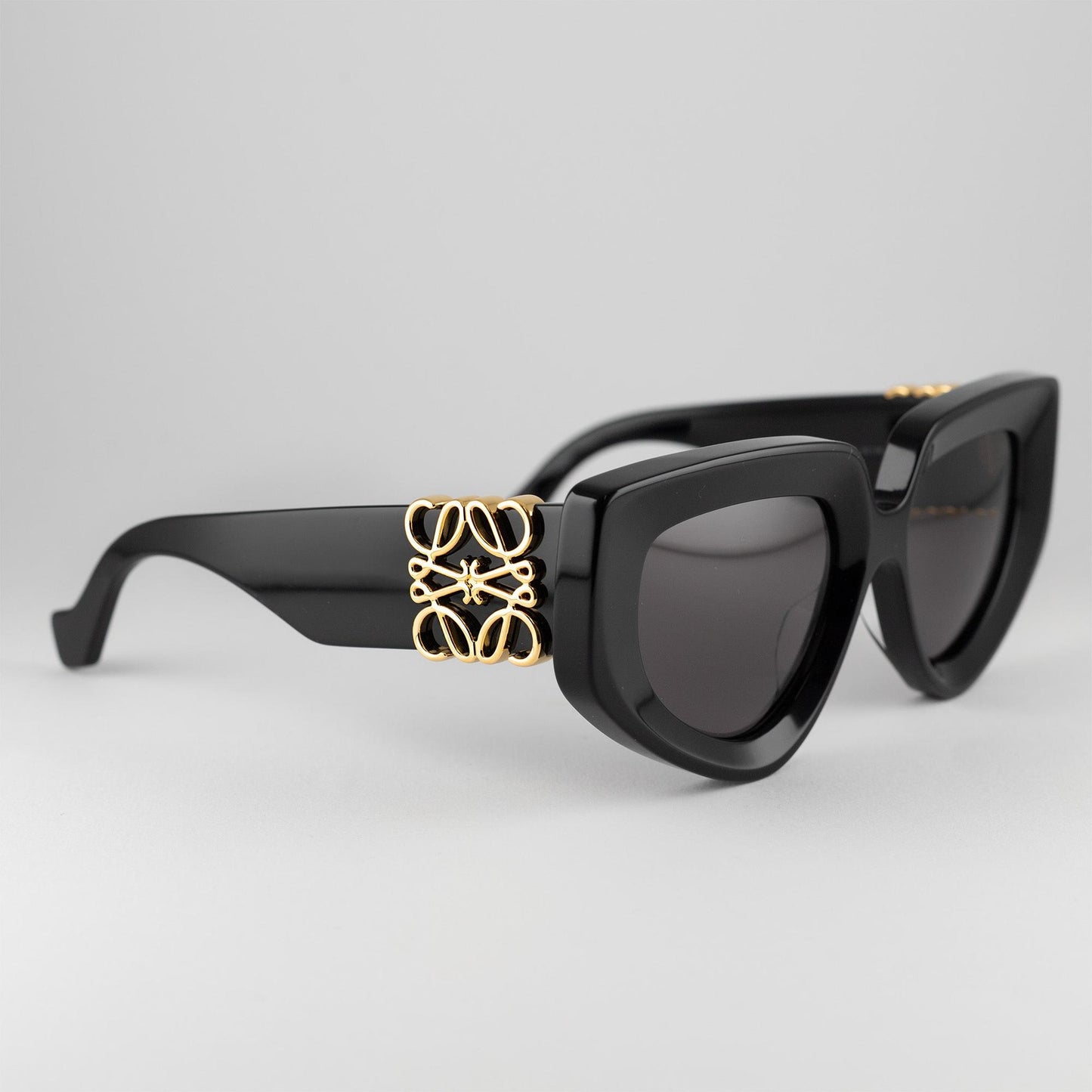 Occhiale da sole Loewe LW40154U 01A Black - lato - Shop Ottica Mineo