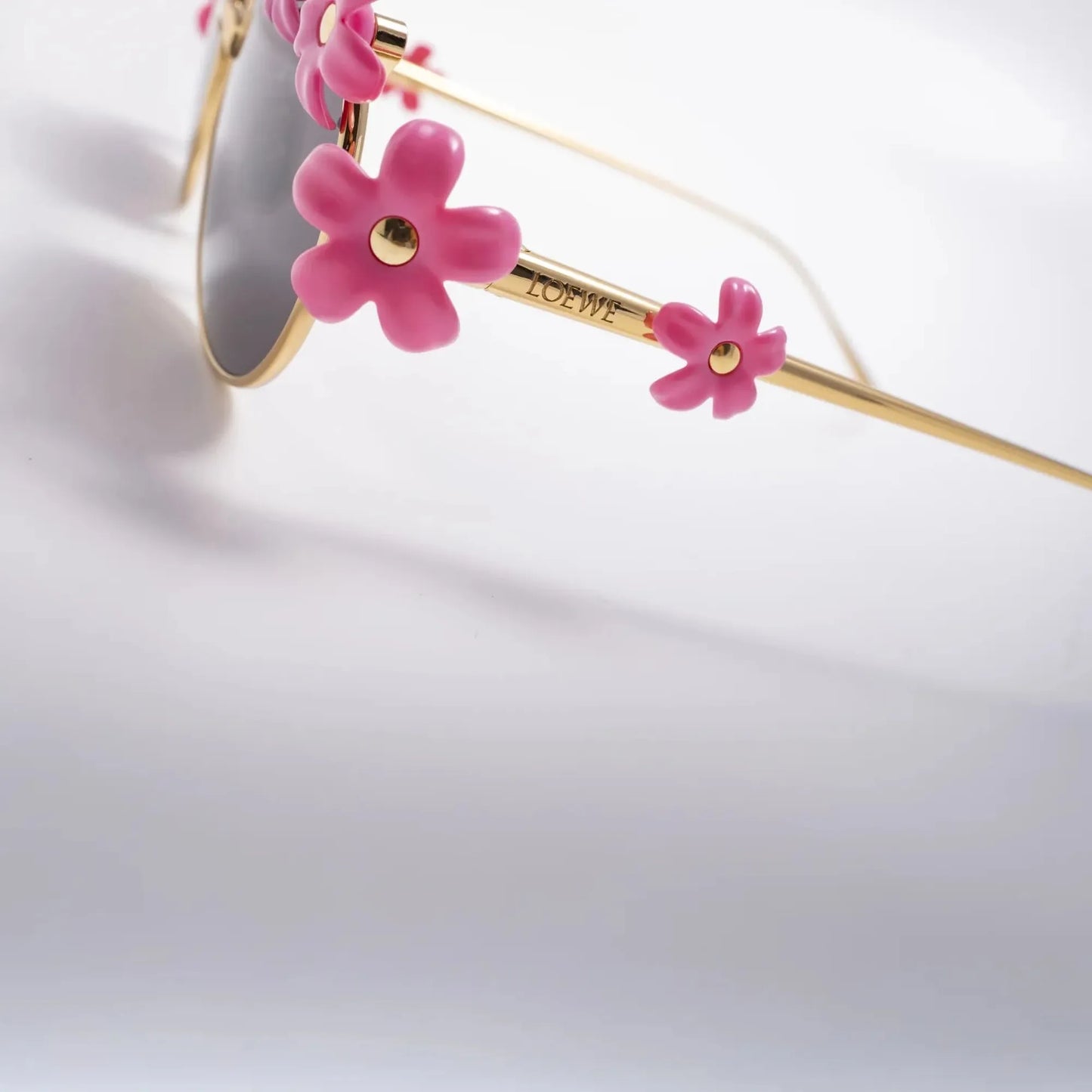 Occhiale da sole Loewe Signature LW40173U 30A - dettaglio - Shop Ottica Mineo
