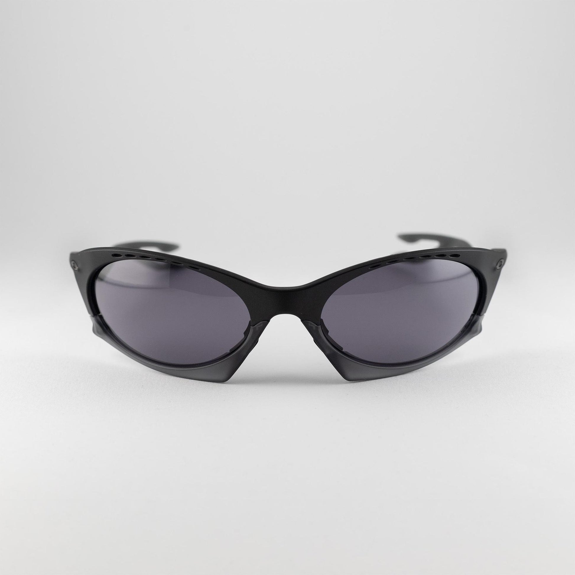 Occhiale da sole Oakley Plantaris OO9437 0163 Black - dettaglio - Shop Ottica Mineo