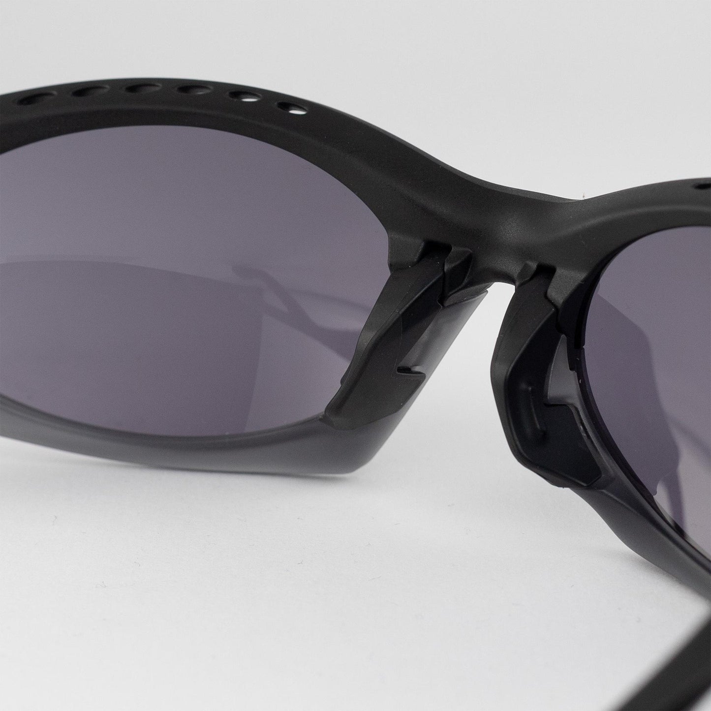 Occhiale da sole Oakley Plantaris OO9437 0163 Black - dettaglio2 - Shop Ottica Mineo