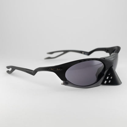 Occhiale da sole Oakley Plantaris OO9437 0163 Black - lato - Shop Ottica Mineo