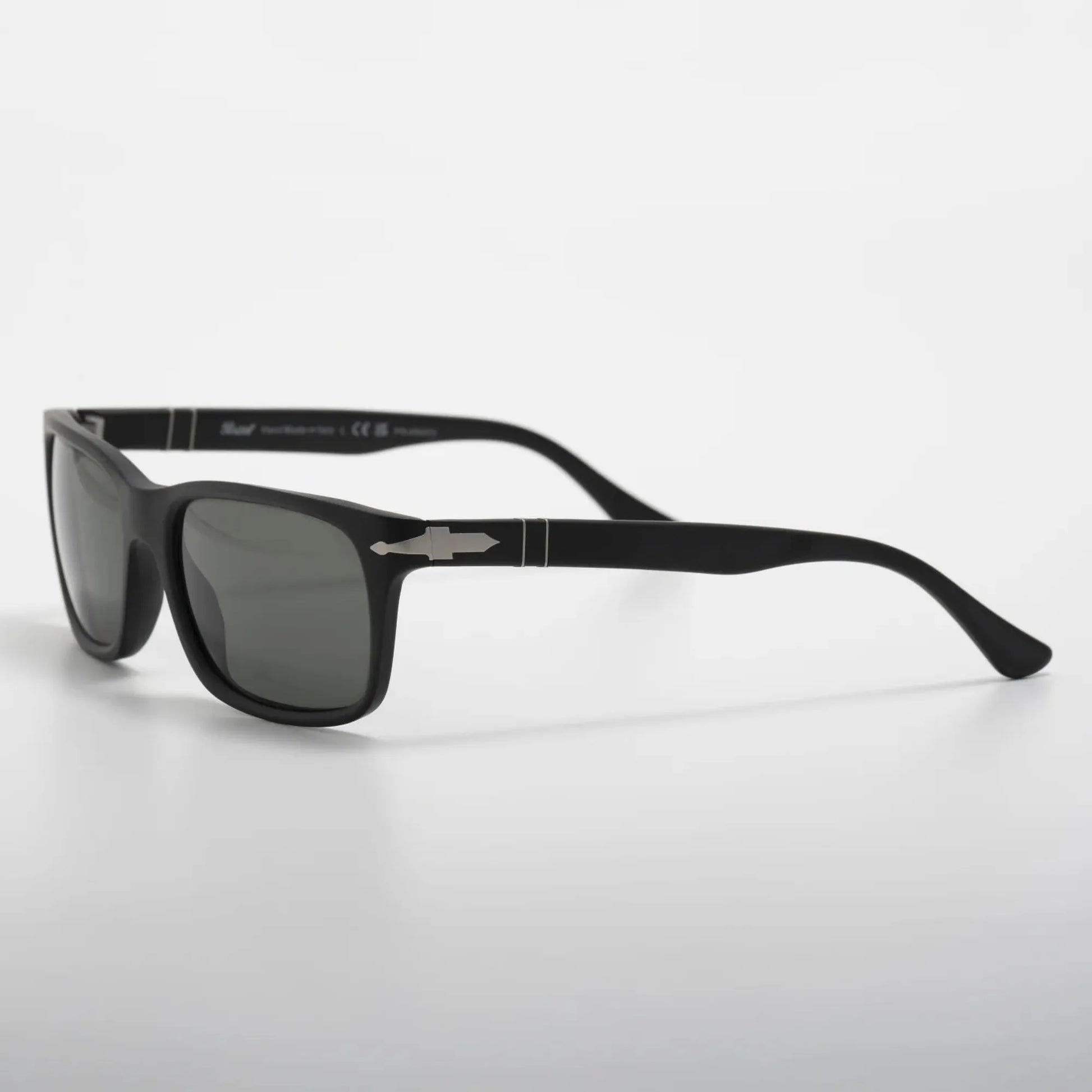 Occhiale da sole Persol PO03048S 9000/58 Black Polarized - lato - Shop Ottica Mineo