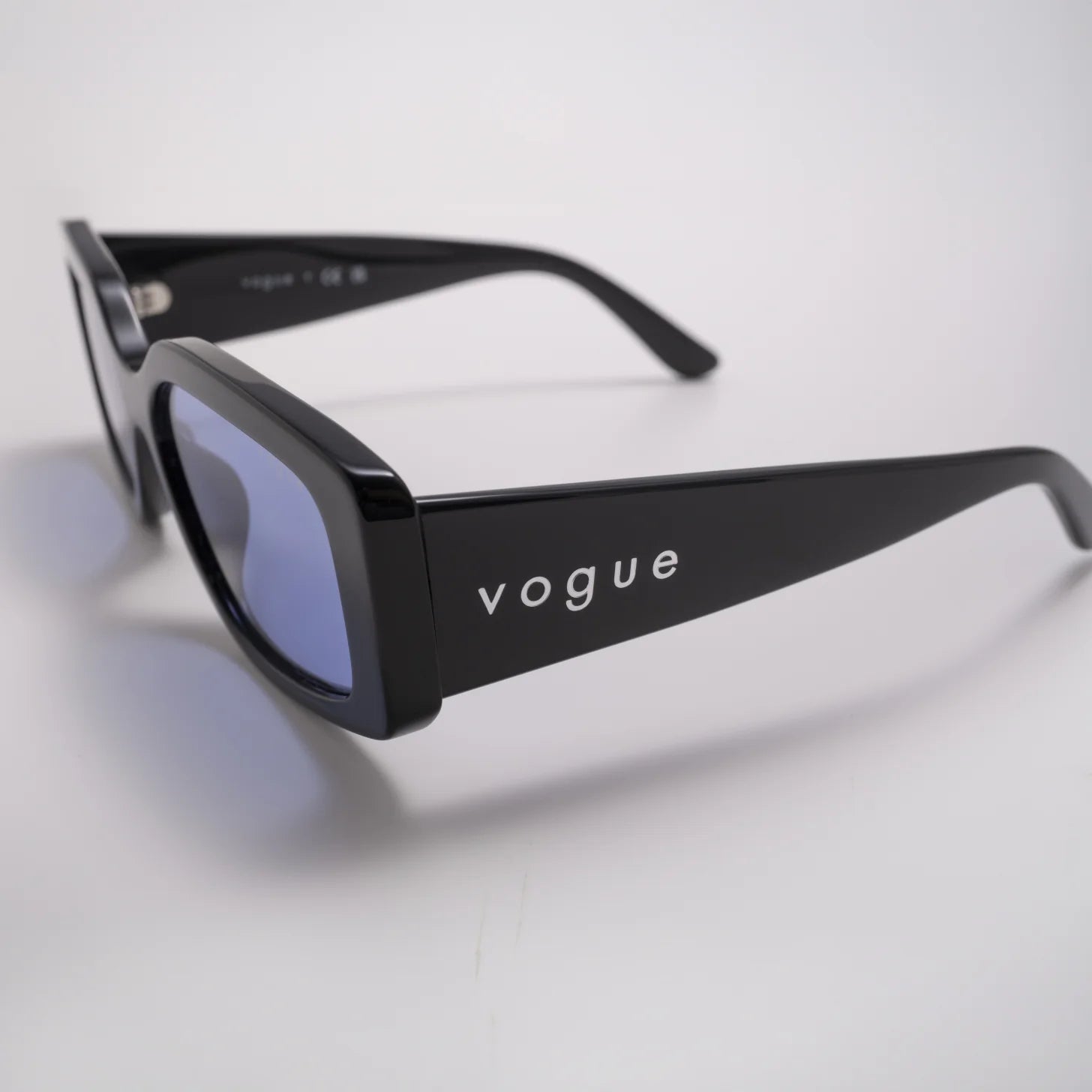 Occhiale da Sole Vogue VO5642-SU W44/76 Black - dettaglio - Shop Ottica Mineo